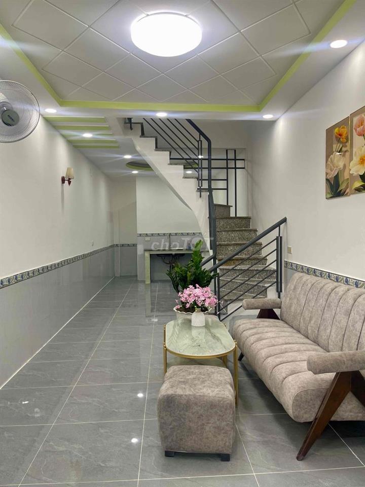 nhà gần ngã tư ga Q12 1 lầu sổ Hồng cầm tay
