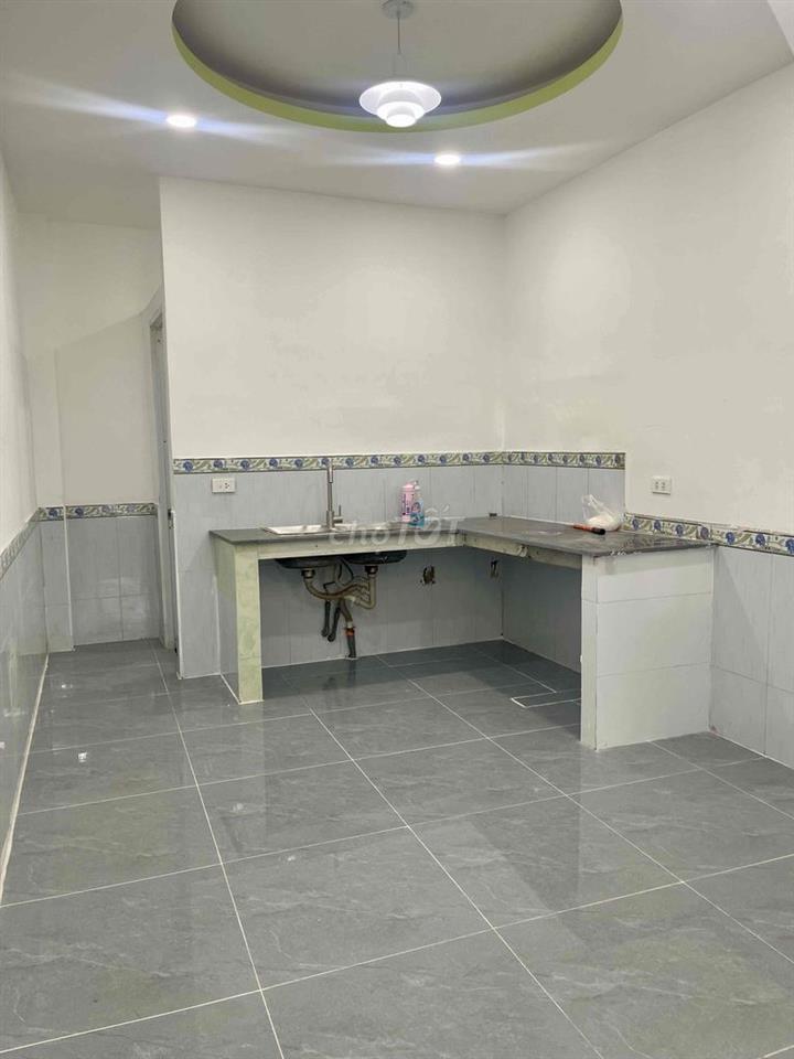 nhà gần ngã tư ga Q12 1 lầu sổ Hồng cầm tay