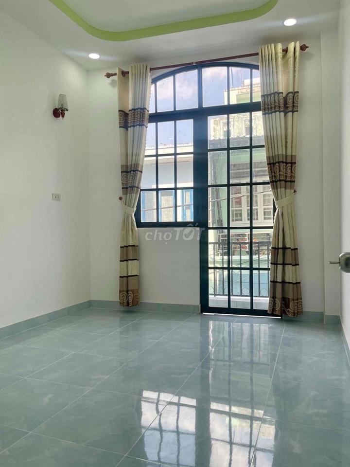 nhà gần ngã tư ga Q12 1 lầu sổ Hồng cầm tay