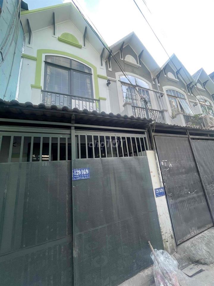 nhà gần ngã tư ga Q12 1 lầu sổ Hồng cầm tay