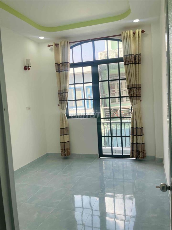 nhà gần ngã tư ga Q12 1 lầu sổ Hồng cầm tay