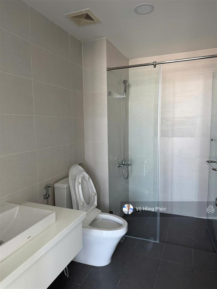 Cho thuê căn 2 pn 2wc, 93m2, nội thất cơ bản rèm máy lạnh bếp, 14 triệu