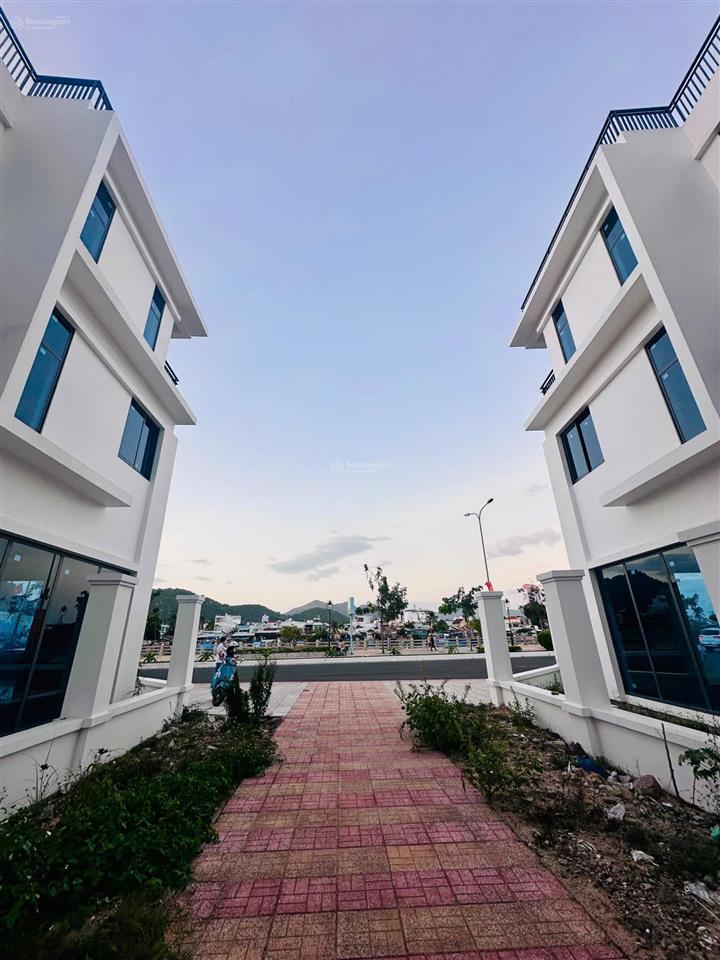 Bán nhà gốc 2 mặt tiền 5 tầng  xây thô khu dự án cồn tân lập  nha trang