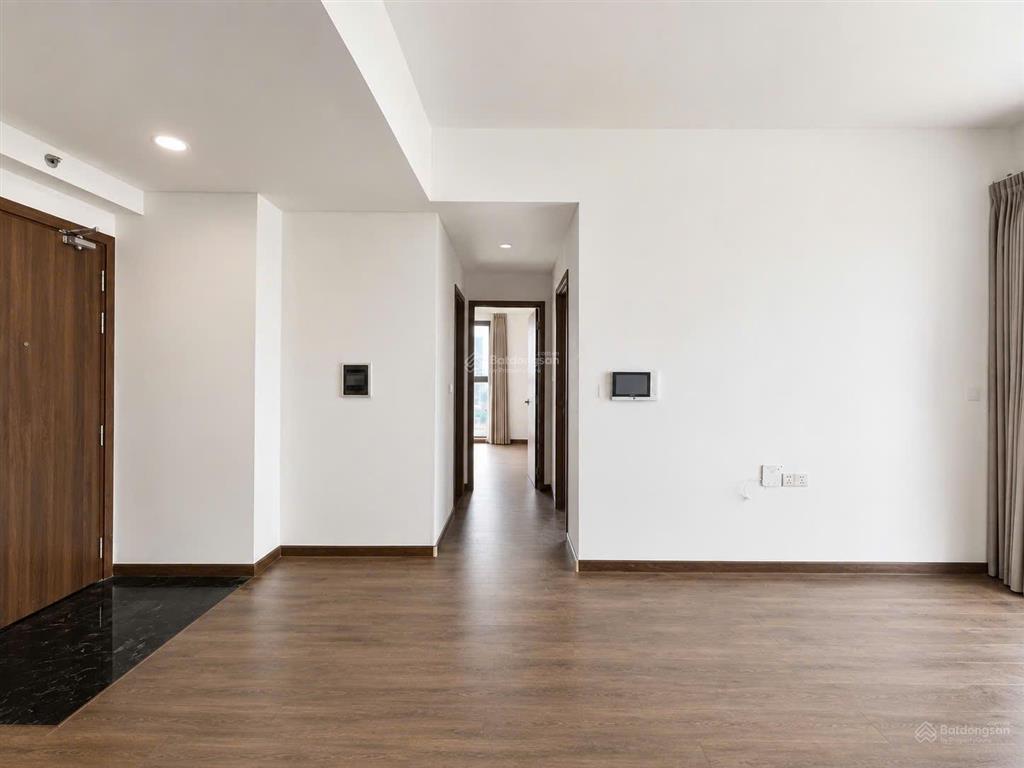 Cần cho thuê căn góc panorama 85m2 (2pn, 2wc) giá 12tr/tháng view đẹp, ở liền.  0933 868 ***