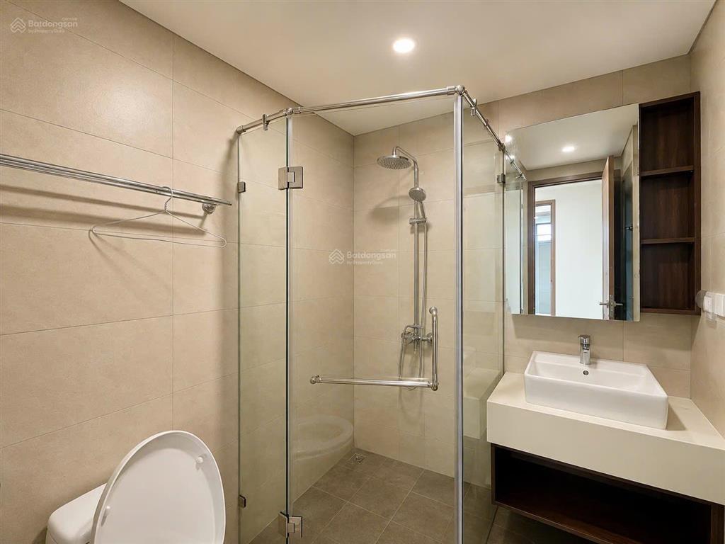 Cần cho thuê căn góc panorama 85m2 (2pn, 2wc) giá 12tr/tháng view đẹp, ở liền.  0933 868 ***