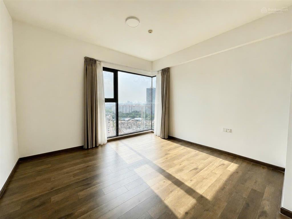 Cần cho thuê căn góc panorama 85m2 (2pn, 2wc) giá 12tr/tháng view đẹp, ở liền.  0933 868 ***