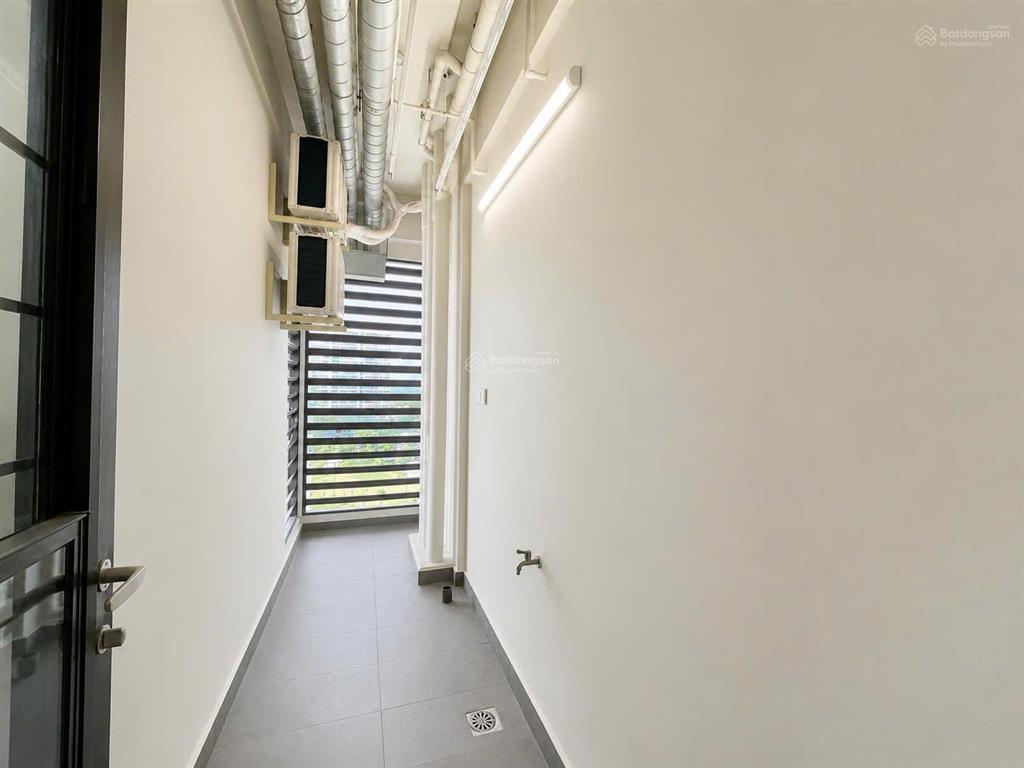 Cần cho thuê căn góc panorama 85m2 (2pn, 2wc) giá 12tr/tháng view đẹp, ở liền.  0933 868 ***