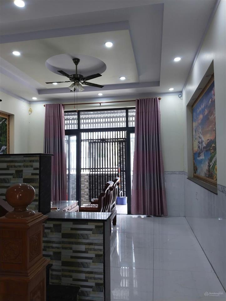 Cho thuê nhà nguyên căn, 1 trệt 2 lầu, đường rộng 12m dt 180m2  9 triệu/tháng