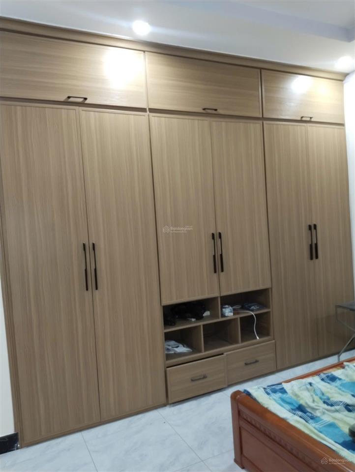 Cho thuê nhà nguyên căn, 1 trệt 2 lầu, đường rộng 12m dt 180m2  9 triệu/tháng