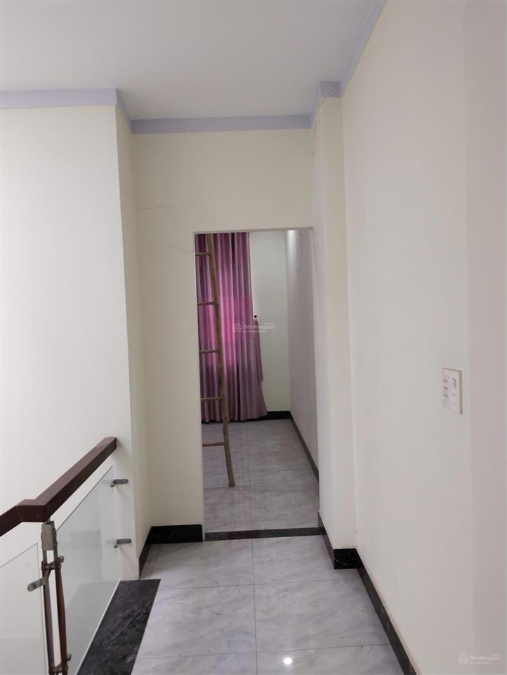 Cho thuê nhà nguyên căn, 1 trệt 2 lầu, đường rộng 12m dt 180m2  9 triệu/tháng