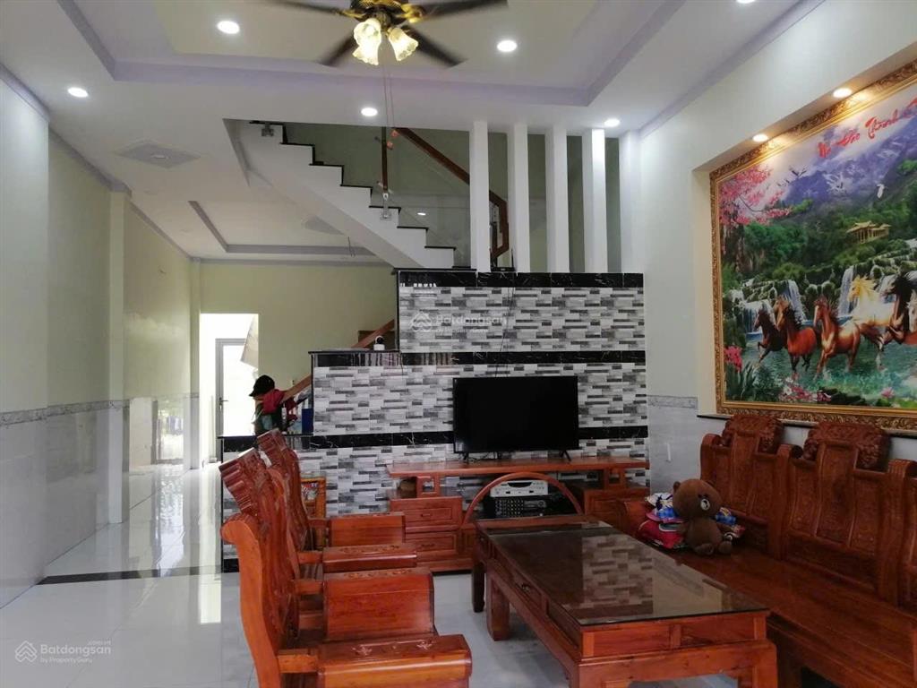 Cho thuê nhà nguyên căn, 1 trệt 2 lầu, đường rộng 12m dt 180m2  9 triệu/tháng