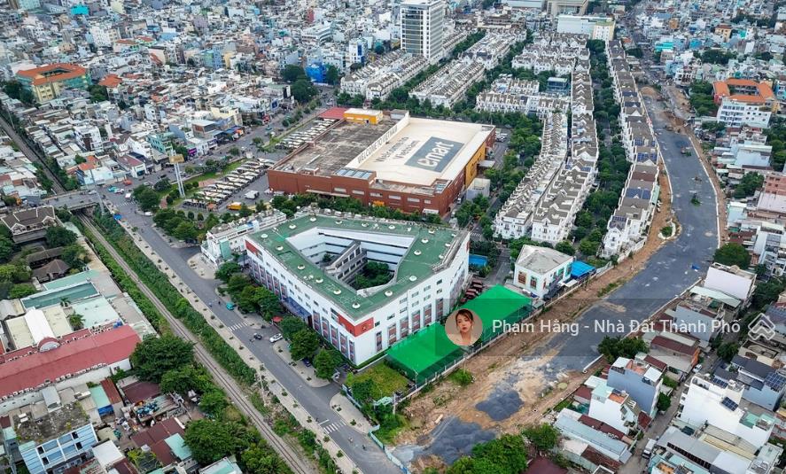 Cho thuê 2700m2 mt dương quảng hàm 300tr