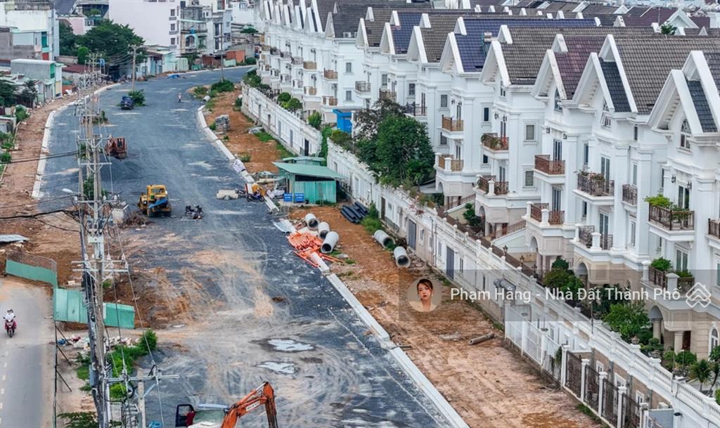Cho thuê 2700m2 mt dương quảng hàm 300tr