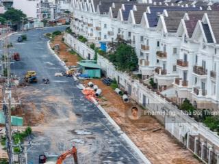 Cho thuê 2700m2 mt dương quảng hàm 300tr