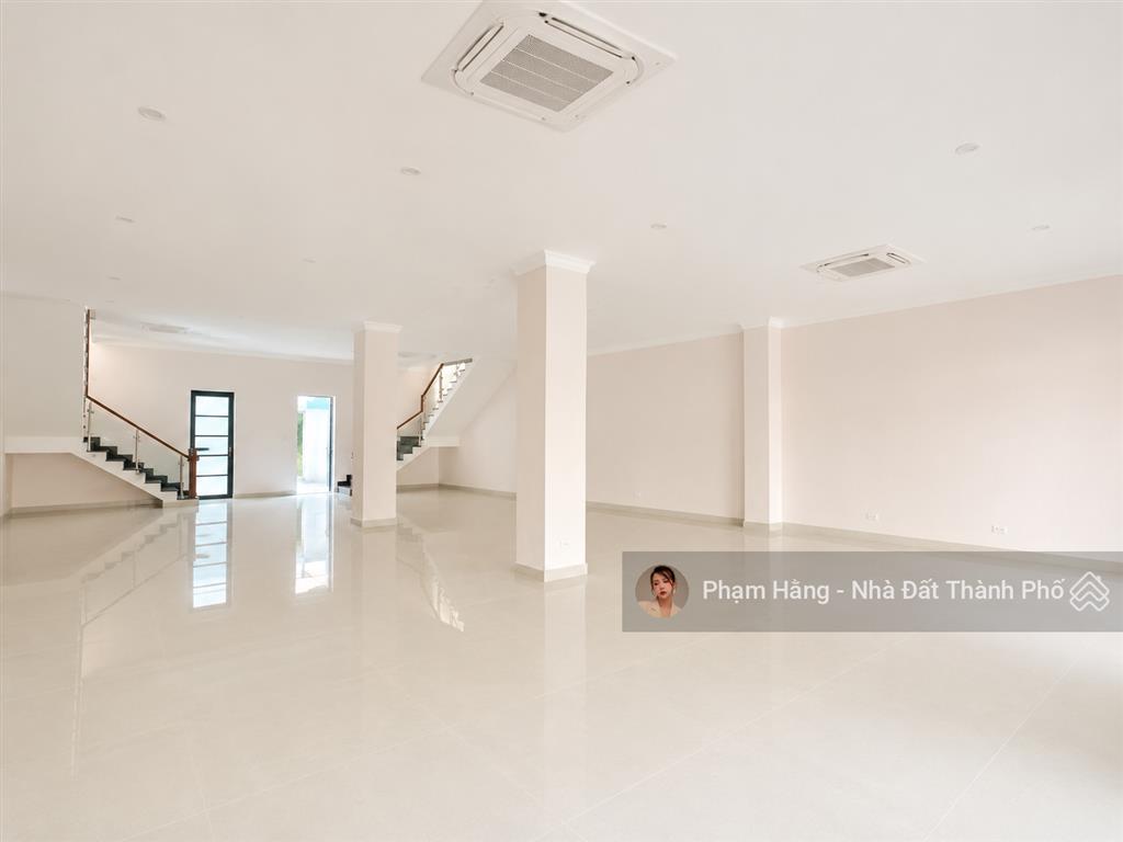 Bán tòa nhà căn hộ cao cấp 1300m2, sẵn thang máy, pccc