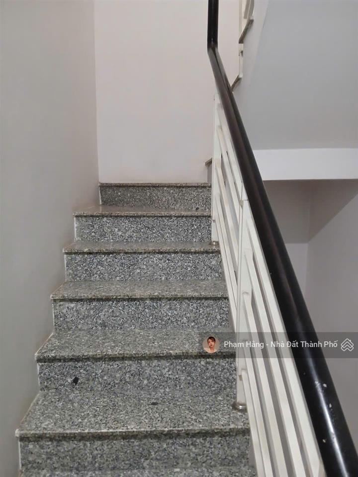 Bán căn góc 2 mặt tiền ngay huỳnh mẫn đạt  vũ ngọc phương dt 4x10m 1 trệt 2 lầu 1 mcct