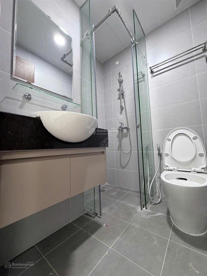 Ngộp bank cần ra gấp căn bcons city  tháp emerald có cam kết thuê 12tr/tháng, mà new 100%