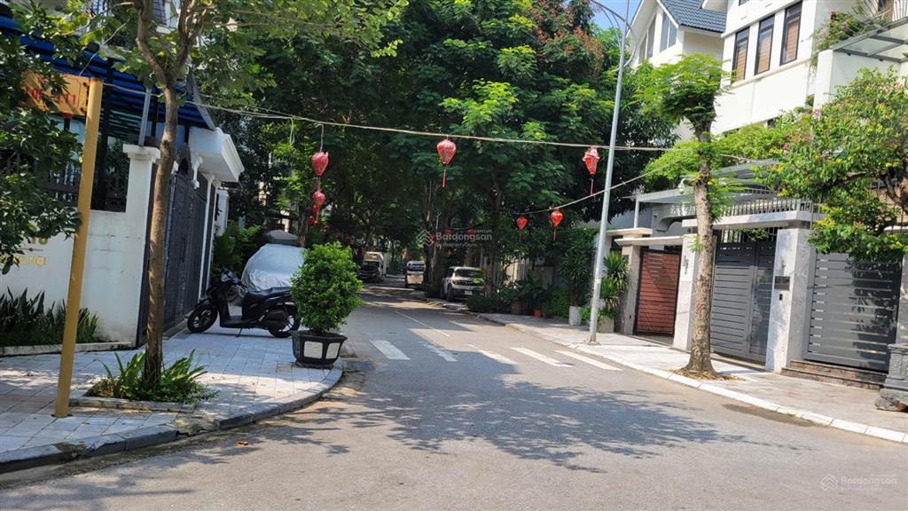 Chỉ cách vườn hoa 3 bước chân liền kề lk8 văn phú giá đầu tư nổi bật tuần