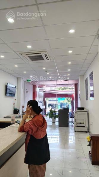 Cho thuê tòa nhà nguyên căn, mặt tiền đường phan văn hớn, vị trí vàng