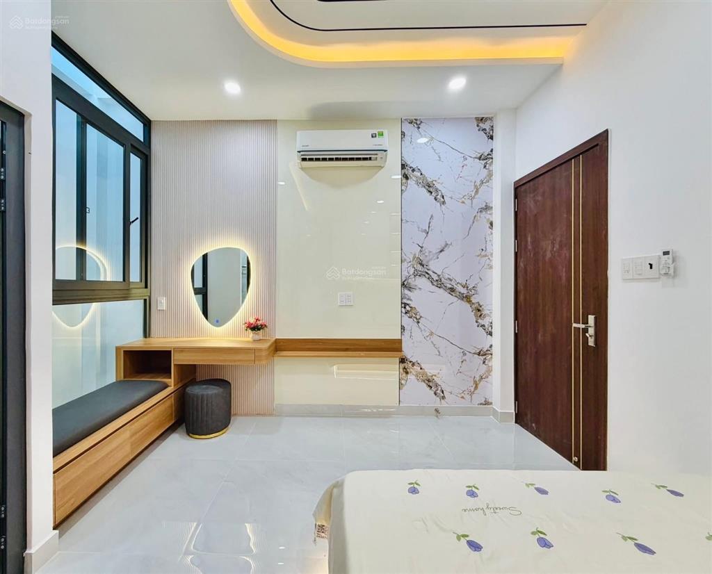 Nhà đẹp hẻm xe hơi 4x12 3 tầng st pk bếp 3pn 4wc 2 giếng trời 100m ra đường số 59 chợ thạch đà gv