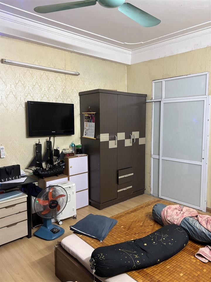 Cho thuê phòng 24 m2, khép kín phố hào nam đối diện nhạc viện hà nội