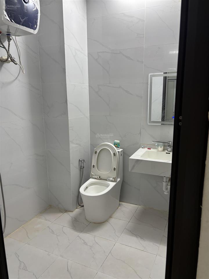 Cho thuê phòng 24 m2, khép kín phố hào nam đối diện nhạc viện hà nội