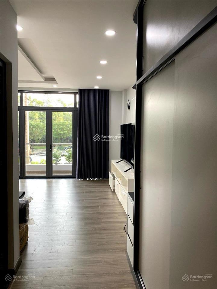 Cho thuê nhà khu 6b intresco, đường 22m nhà vị trí đẹp, hầm 3 lầu, 4pn, giá 22tr/th  0906 331 ***