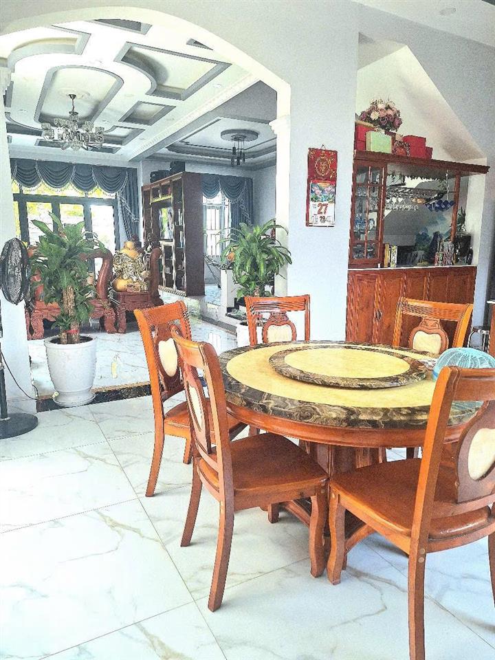 Chỉ cần 19tỷ có ngay căn biệt thự kdc đại phúc green villas dt 200m2 hầm trệt 2 lầu áp mái sh
