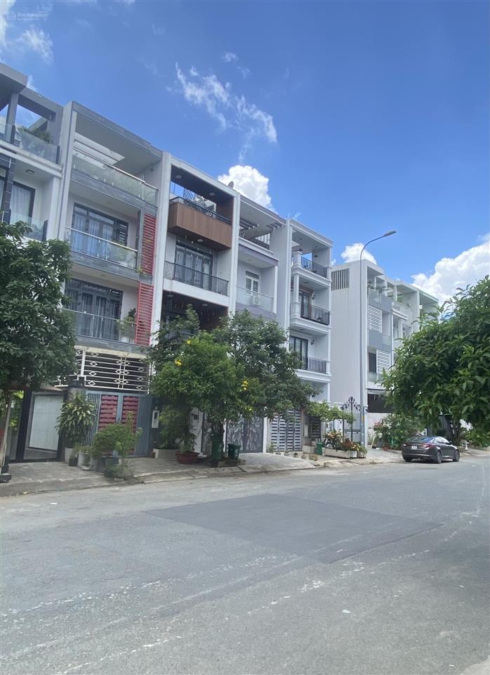 Bán gấp nhà phố, đường 18m kdc đại phúc green villas, 13,5 tỷ, 110m2, 4pn + 5wc