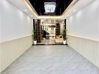 Nhà cạnh trường học, xe hơi tới nhà, 3 tầng, nội thất cao cấp, hơn 6 tỷ