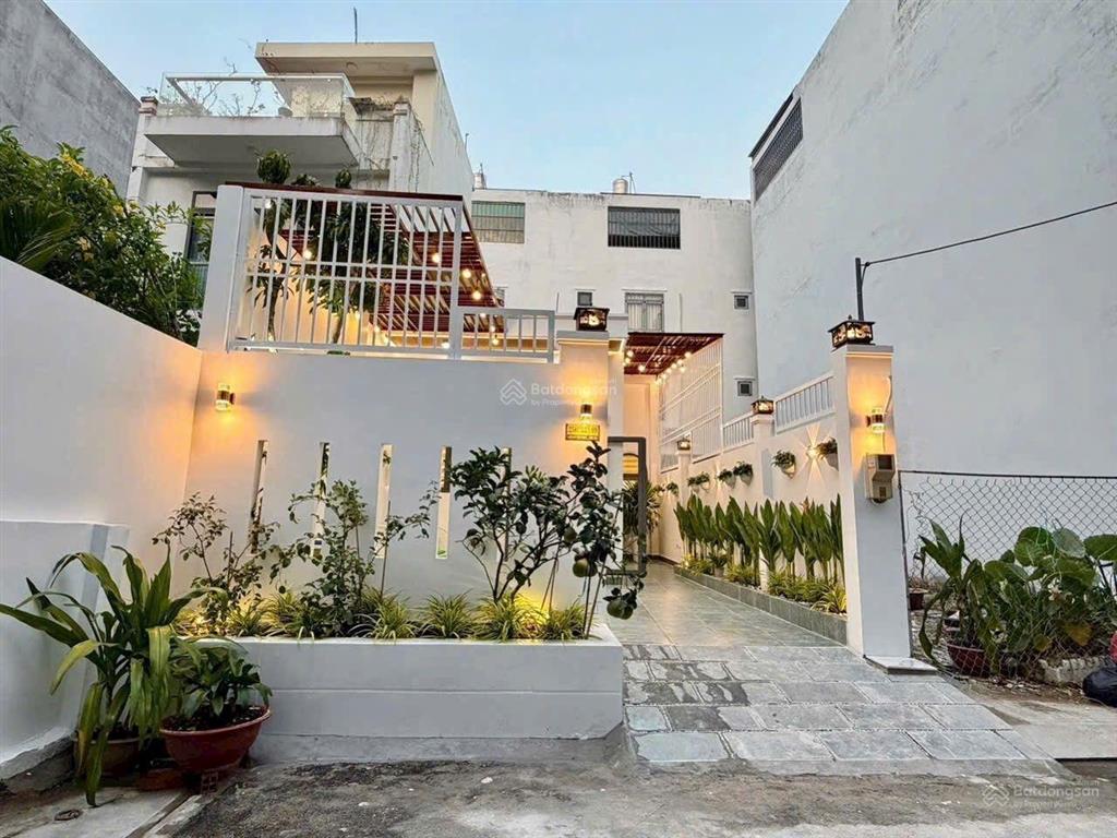 Nhà sân vườn 90m2, hẻm xe hơi huỳnh tấn phát, hơn 5 tỷ, nội thất cao cấp
