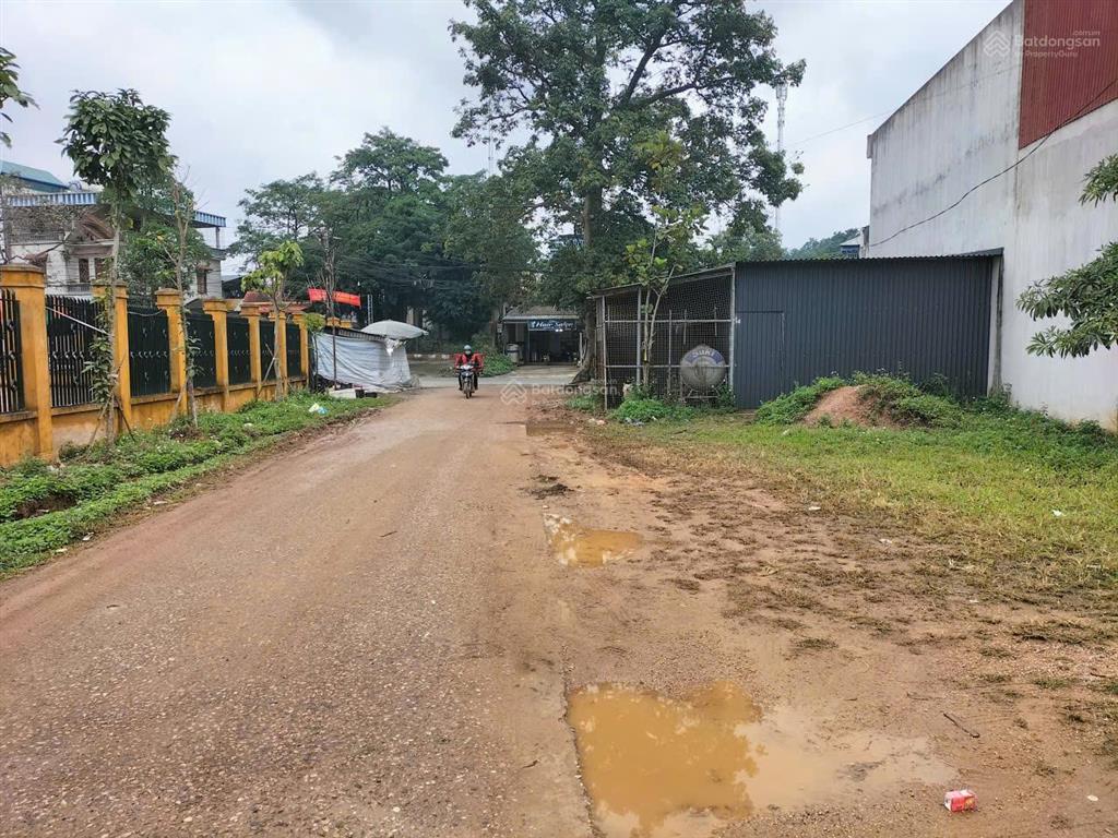 126m đối diện ủy ban mới cách quốc lộ 12b chỉ 30m tiện kinh doanh đông bắc kim bôi hòa bình