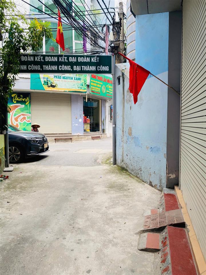 Hiếm  cù chính lan  hoàng văn thái  lô góc  sát phố  gần ô tô  chỉ 8 tỷ hơn