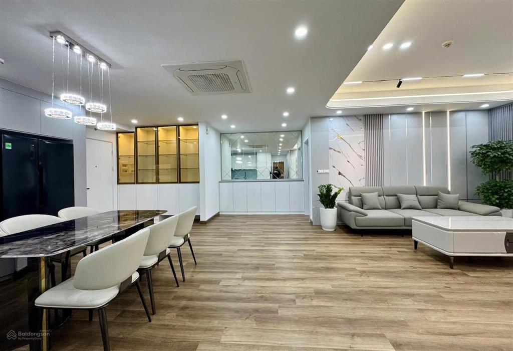 E đức chuyên cho thuê dolphin plaza đang có căn 3pn giá tốt toà  nội thất đẹp, xem nhà 24/7 ạ