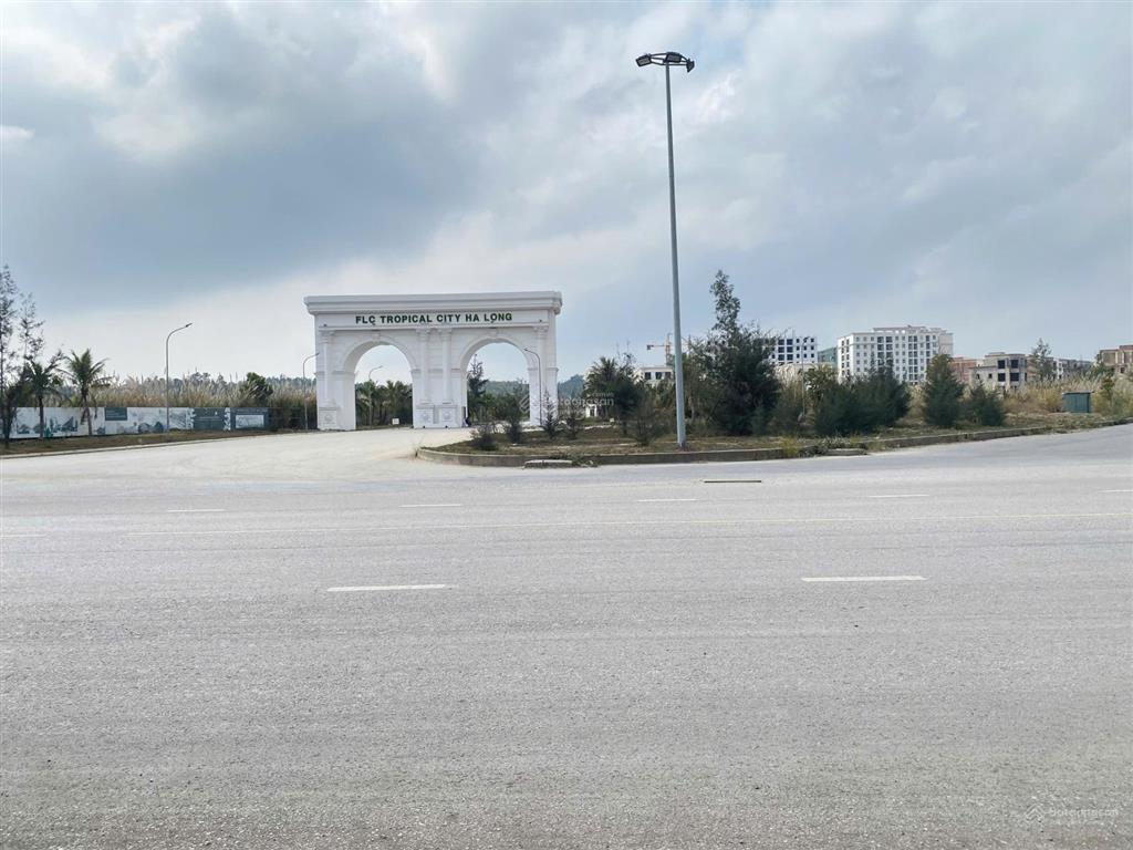 Bán lô đất nền mặt đường 31m cạnh góc giá rẻ tại dự án flc tropical hạ long