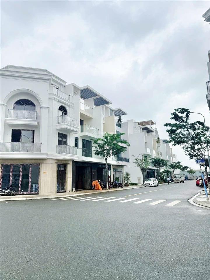 Bán căn nhà kề góc ngã 4 đường a2 và b4 khu đô thị vcn phước long 2 nha trang.