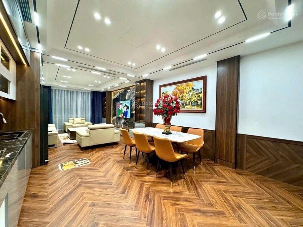 Bán nhà ngọc lâm 60m² , mt 4,5m nhà 6tầng , lô góc , thang máy gara ôtô giá 19 tỷ có tl .