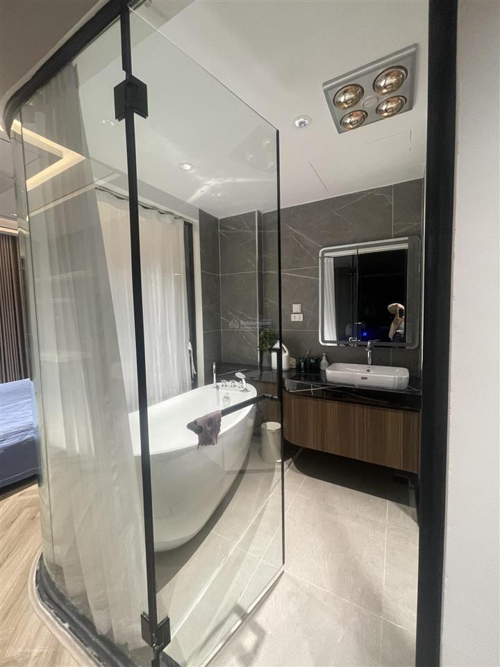 Bán nhà riêng tại đường nguyễn văn cừ, 20,6 tỷ vnd, 40 m2, 4pn, 5wc, 7 tầng