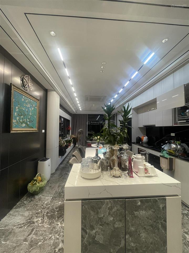 Bán nhà riêng tại đường nguyễn văn cừ, 20,6 tỷ vnd, 40 m2, 4pn, 5wc, 7 tầng