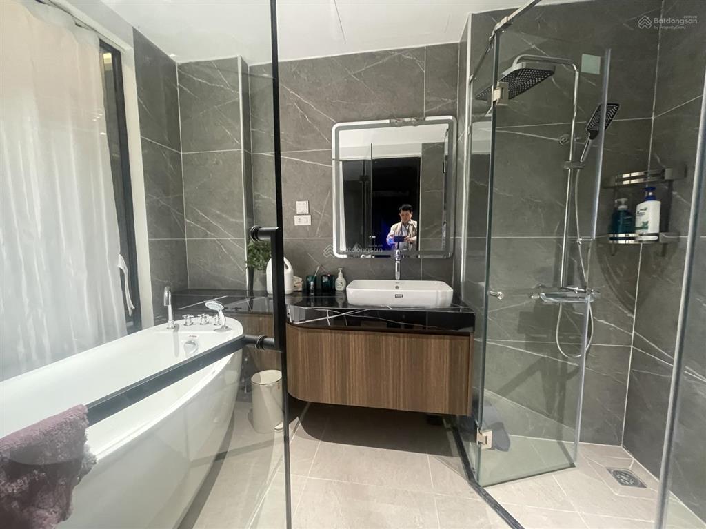 Bán nhà riêng tại đường nguyễn văn cừ, 20,6 tỷ vnd, 40 m2, 4pn, 5wc, 7 tầng