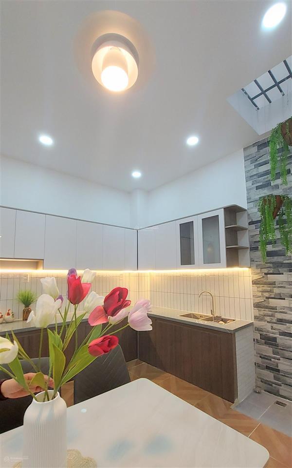 Nhà mặt tiền đường số 11, kdc bình hưng đối diện bến xe quận 8, 72m², 3 tầng, 9,8 tỷ