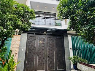 Nhà mặt tiền đường số 11, kdc bình hưng đối diện bến xe quận 8, 72m2, 3 tầng, 9.8 tỷ
