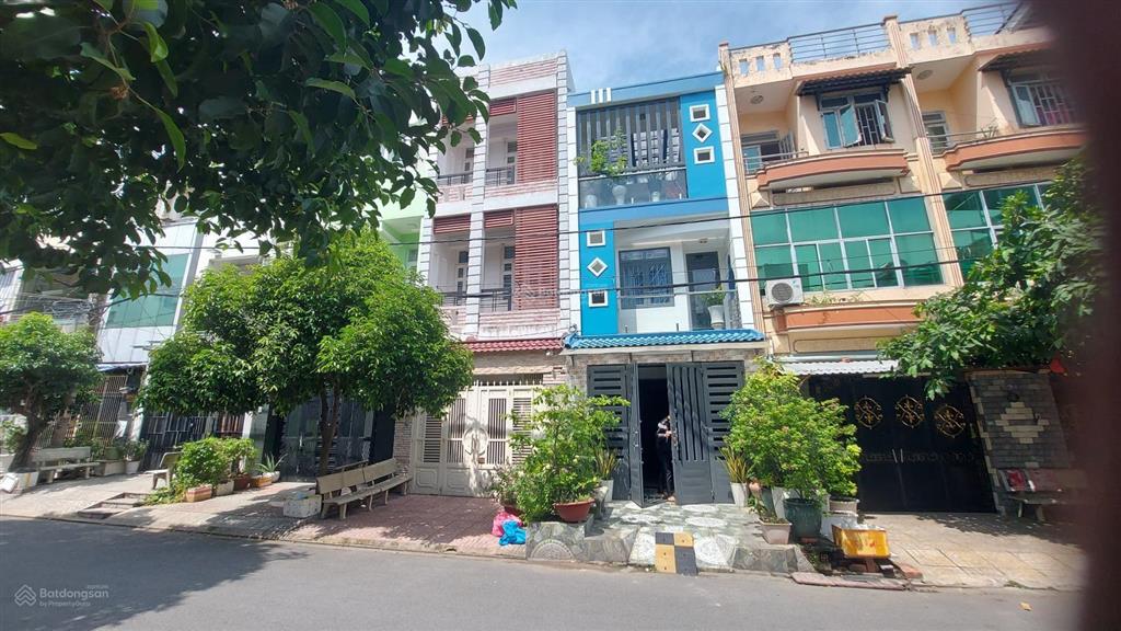 Nhà mặt tiền đường số 11, kdc bình hưng đối diện bến xe quận 8, 72m², 3 tầng, 9,8 tỷ
