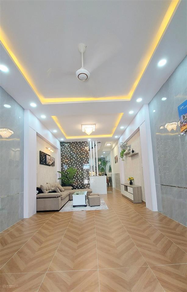 Nhà mặt tiền đường số 11, kdc bình hưng đối diện bến xe quận 8, 72m², 3 tầng, 9,8 tỷ