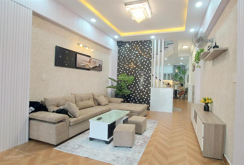 Nhà mặt tiền đường số 11, kdc bình hưng đối diện bến xe quận 8, 72m², 3 tầng, 9,8 tỷ