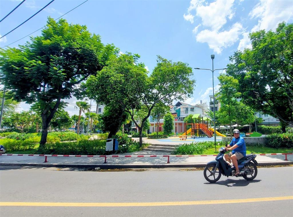 Mặt tiền đường nhựa 8m, dạ nam, quận 8, ngang lớn 12m, dtcn 195m2, 28 tỷ