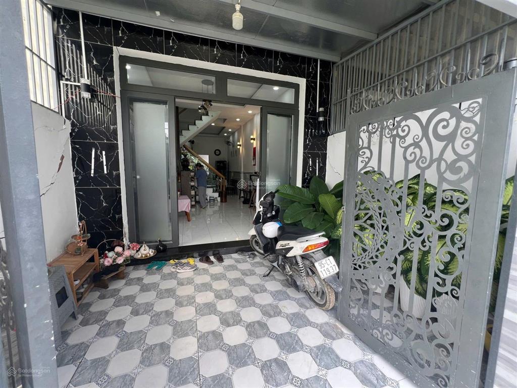 Chính chủ bán nhà 3 tầng, 64m2, ngang 4m, quốc lộ 50, chỉ 2.6 tỷ
