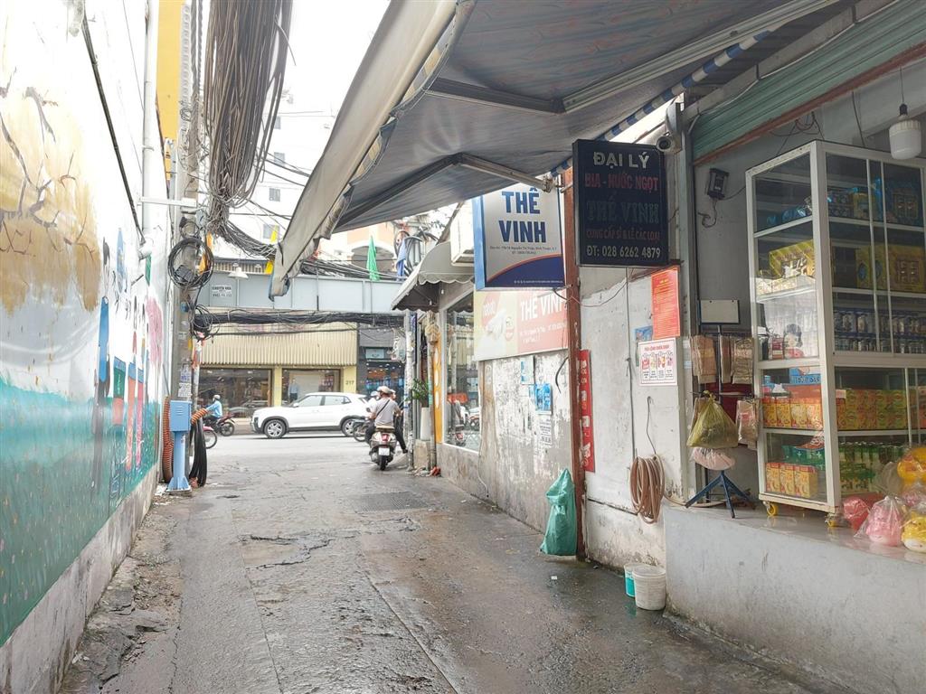 Chủ ngộp giảm nhà nguyễn thị thập, p. tân thuận, 125m2, ngang lớn 5m, sân vườn rộng rãi