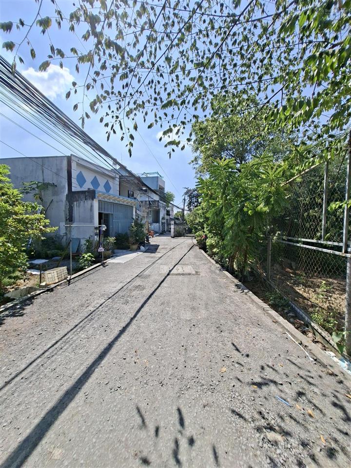 Ăn tết lớn  bán gấp trước tết lô đất 62.6m2, sát ngã 3 lò lu  lã xuân oai, sổ hồng riêng