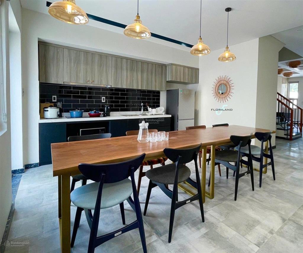 Bán nhà full nội thất 5 phòng ngủ tại kđt golden bay cách biển bãi dài 1km